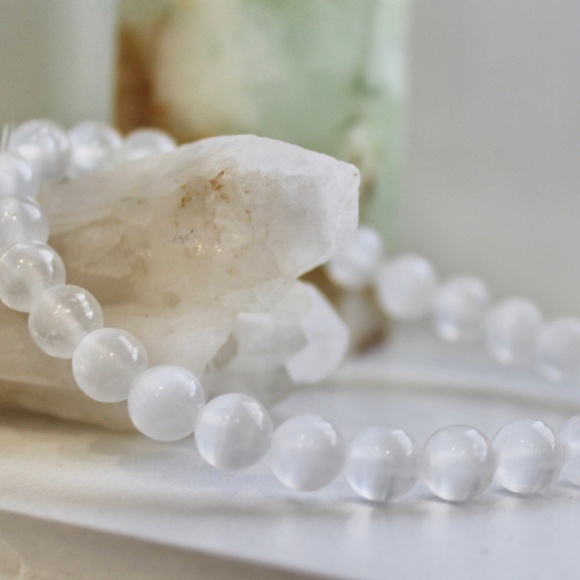 Selenite Gemstone Chakra Balancing Stretchy Energy Cleansing Bracelet - Picture 4 of 6